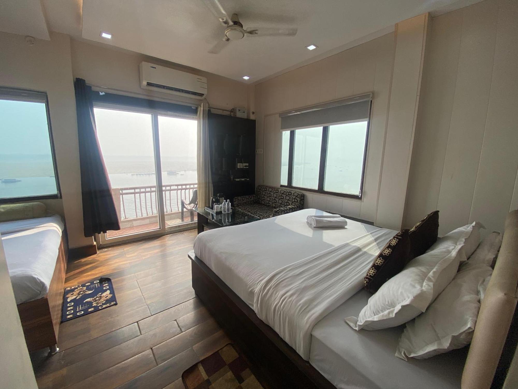 Hotel Sita Palace On Heritage Ghats Of Benaras Benares Buitenkant foto